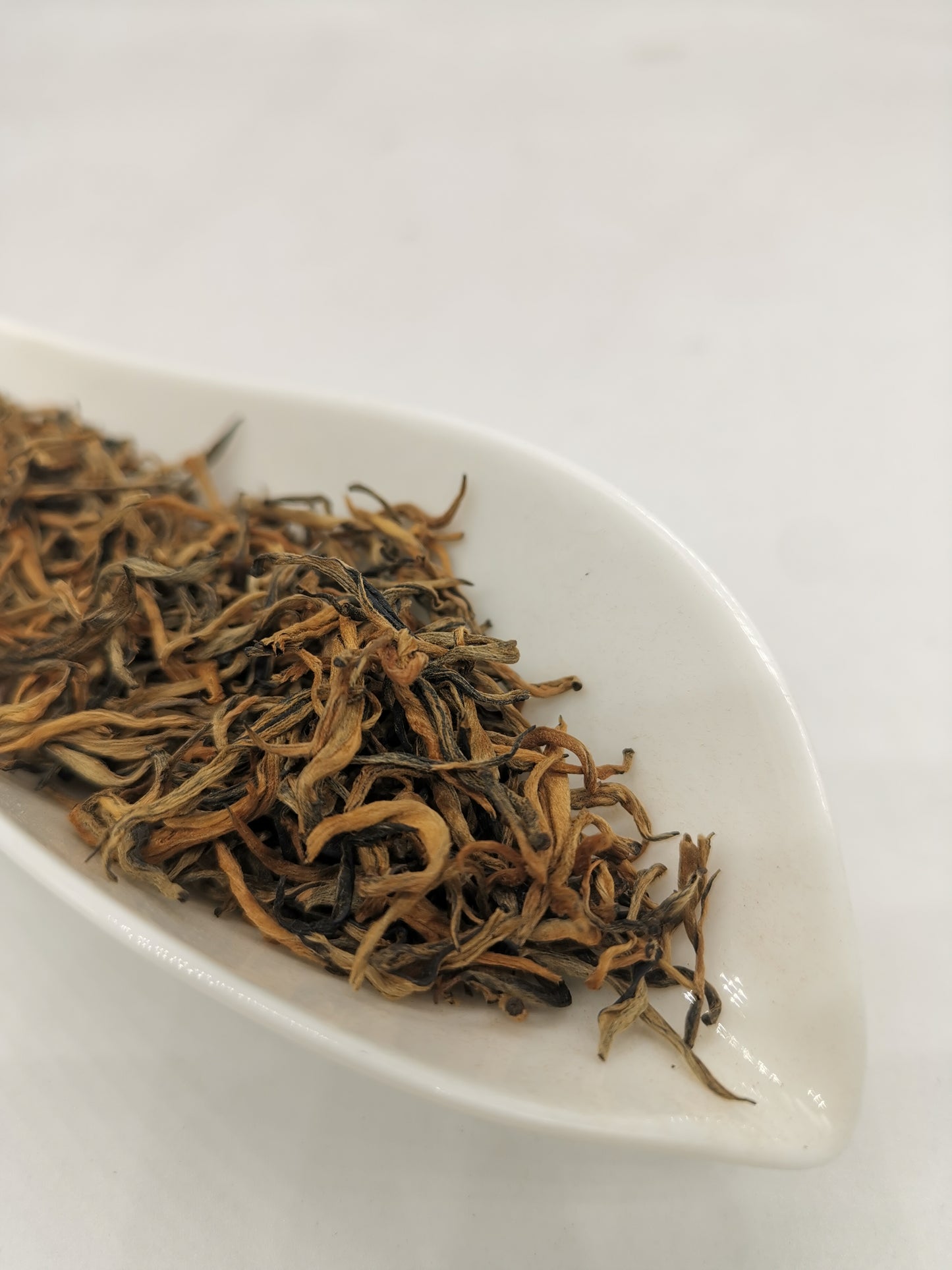 Golden Buds Yunnan Black Tea | Yunnan Tuocha / Zouji