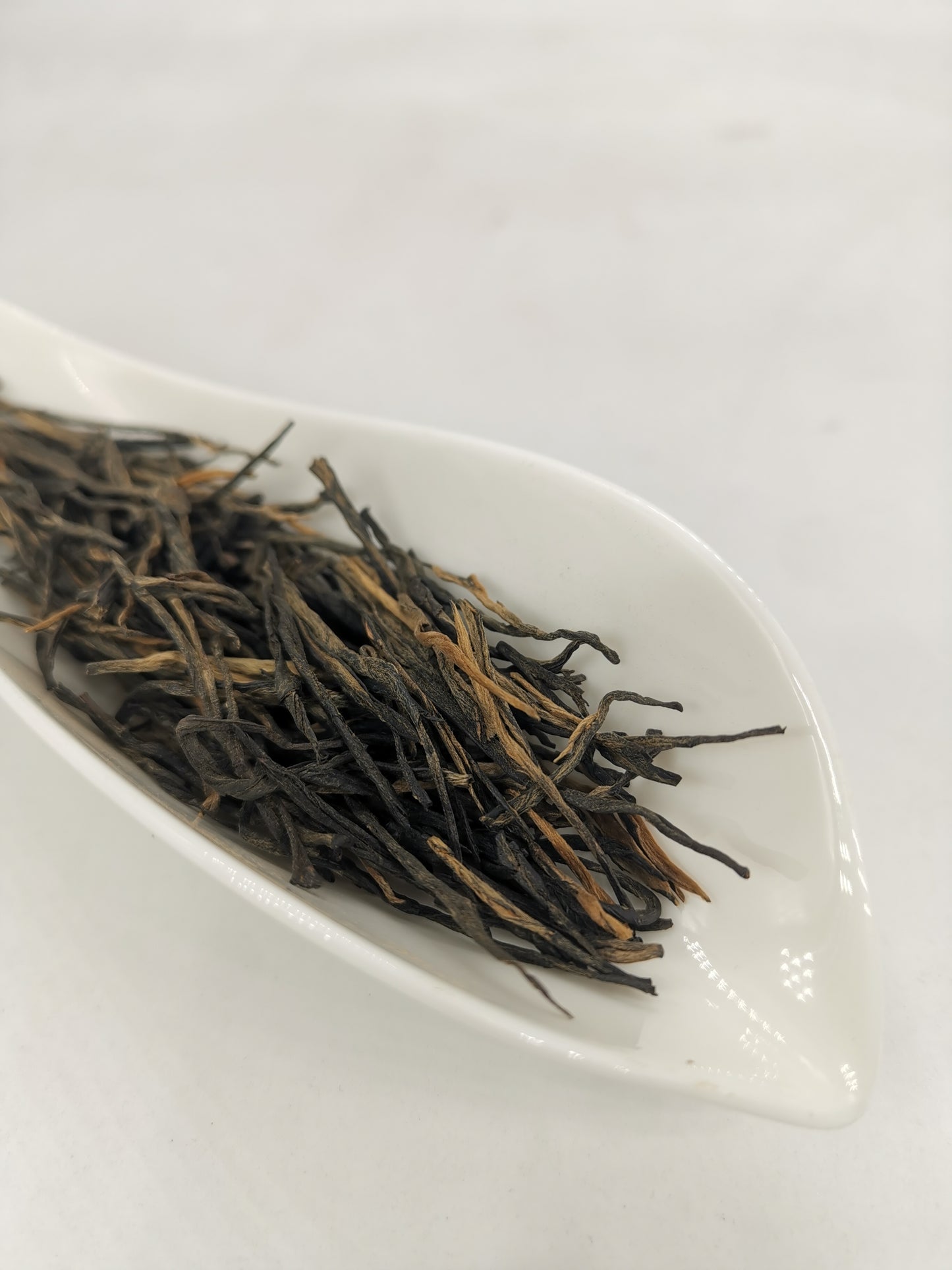 Golden Needle Yunnan Black Tea | Yunnan Tuocha / Zouji